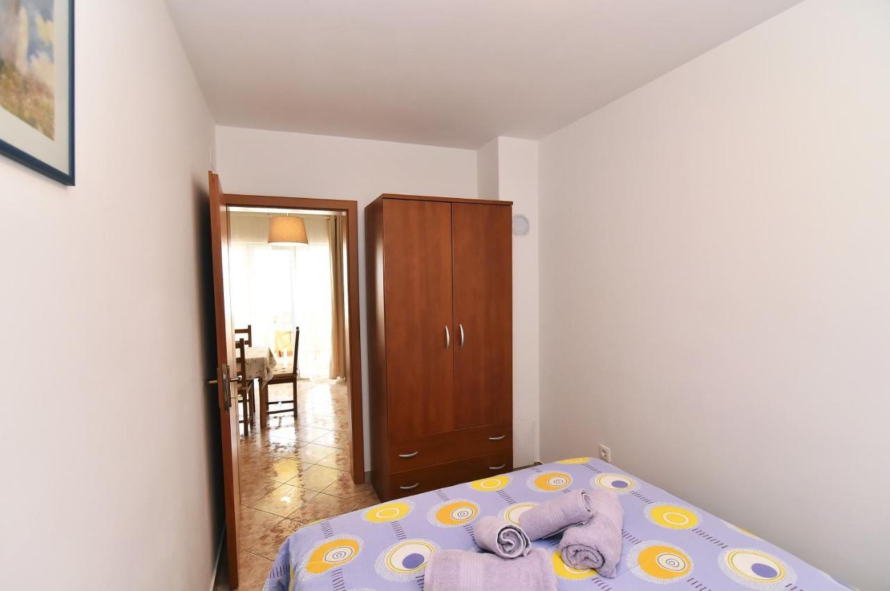 Apartments Luni II Baska  Exterior photo